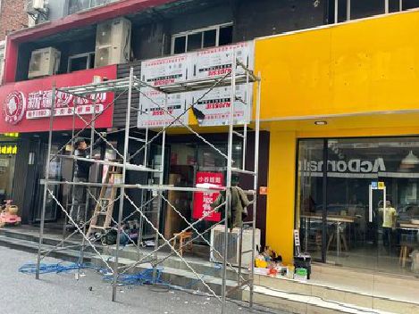 贵港制作广告招牌如何避免它发黄？